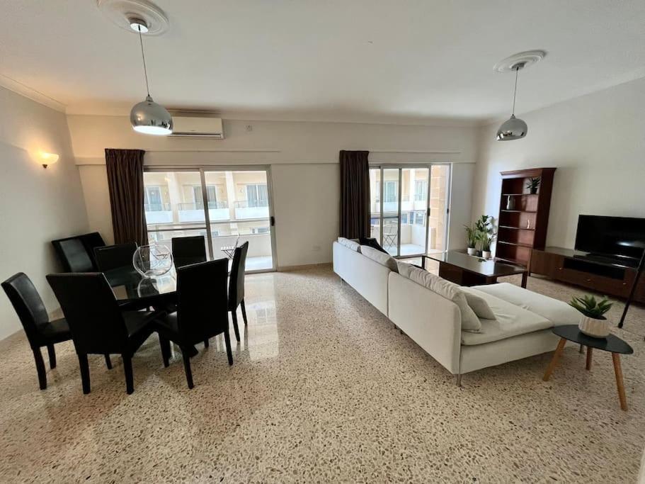 Seaview 3 Bedroom In Apartment Sliema